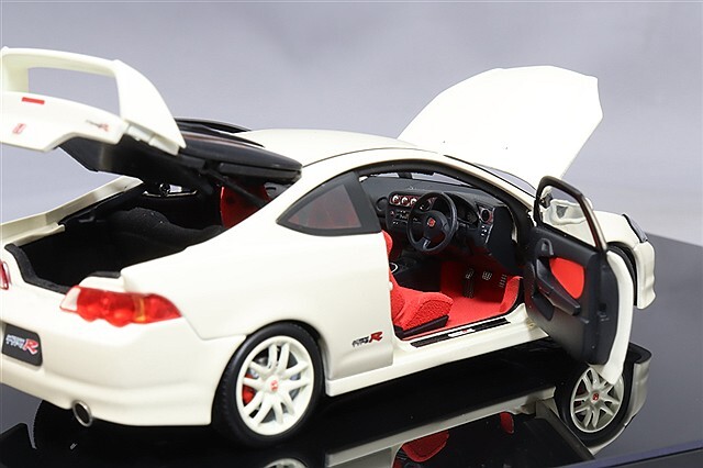 LCDモデル 1/43 ホンダ インテグラ タイプR (DC5) ホワイト