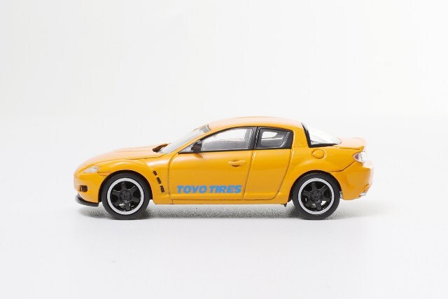 ダイキャストチーム 1/64 マツダ RX-8 右ハンドル イエロー
