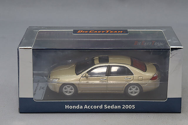ダイキャストチーム 1/64 ホンダ アコード 2005 左ハンドル ゴールド