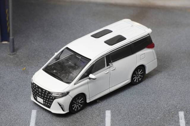 ダイキャストチーム 1/64 トヨタ アルファード 2024 ホワイト 右ハンドル