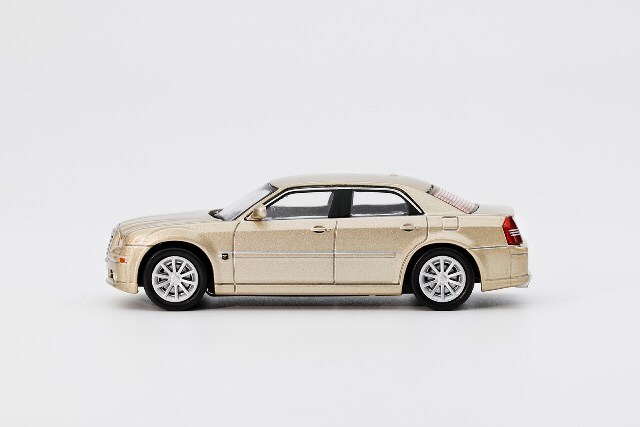ダイキャストチーム 1/64 クライスラー 300C ゴールド (左ハンドル)