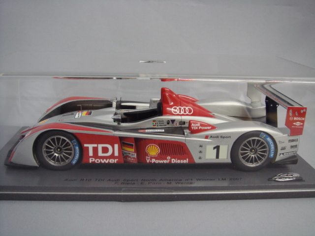 スパーク 1/24 アウディ R10 TDI 2007 LM優勝 F.ビエラ/E.ピロ/M