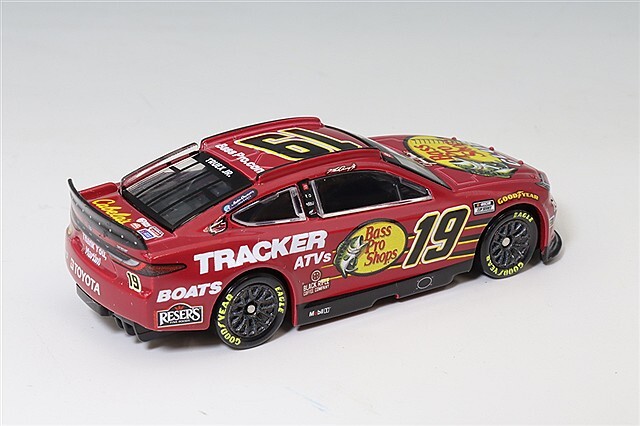 ライオネルレーシング 1/64 トヨタ カムリ XSE BASS PRO SHOPS LEGACY