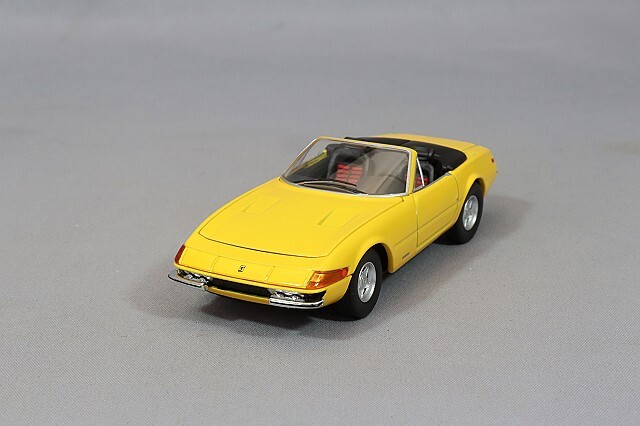 トミカリミテッドビンテージ 365 GTS4 イエロー トミカリミテッドヴィンテージ 1/64 フェラーリ 365 GTS4 黄
