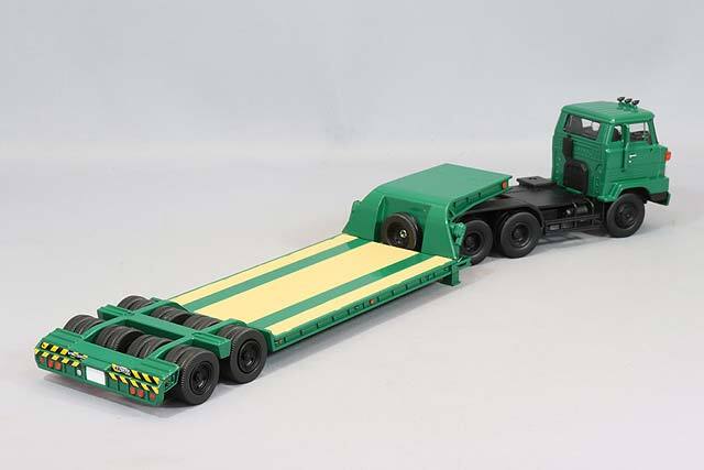 トミカリミテッドヴィンテージ NEO 1/64 日野 HH341 重機運搬トレーラー 緑