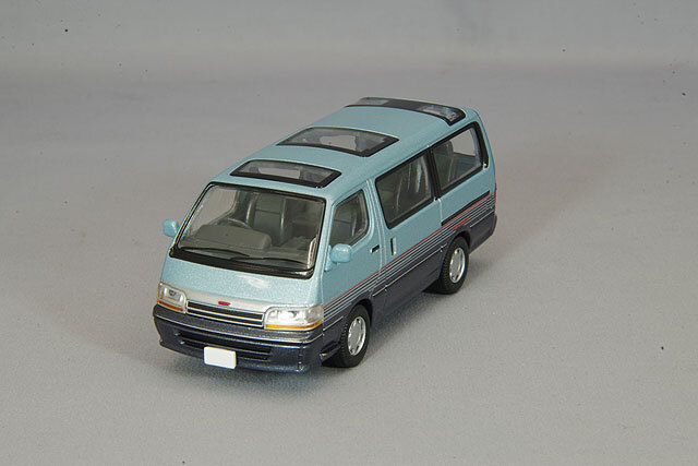 トミカリミテッドヴィンテージ NEO 1/64 トヨタ ハイエースワゴン