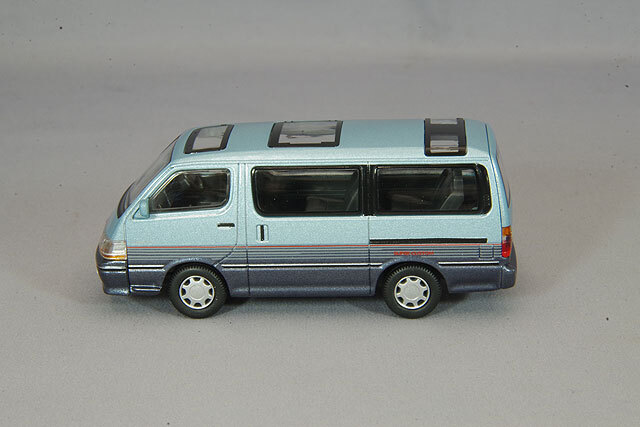 トミカリミテッドヴィンテージ NEO 1/64 トヨタ ハイエース