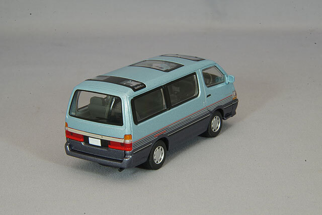 トミカリミテッドヴィンテージ NEO 1/64 トヨタ ハイエースワゴン