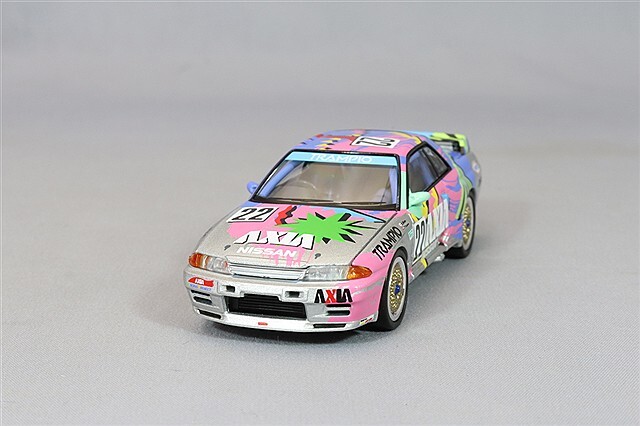 トミカリミテッドヴィンテージ NEO 1/64 アクシア スカイライン 銀