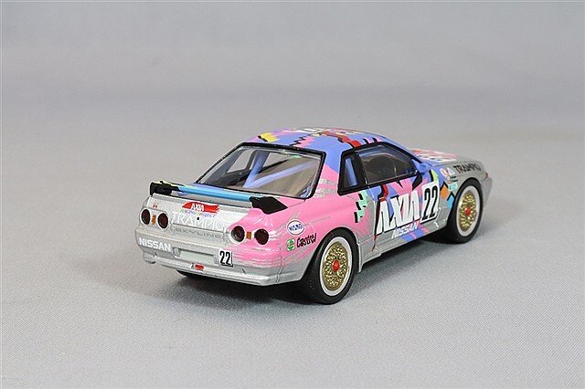 トミカリミテッドヴィンテージ NEO 1/64 アクシア スカイライン 銀