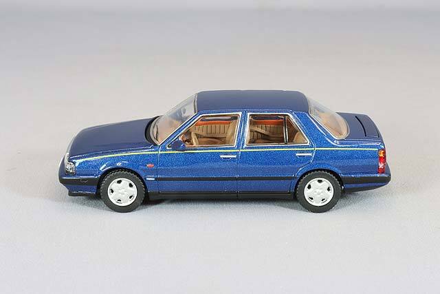 トミカリミテッドヴィンテージ NEO 1/64 ランチア テーマ 8.32