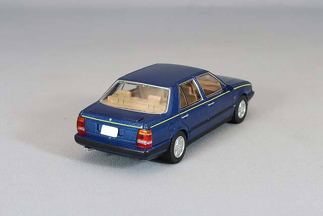トミカリミテッドヴィンテージ NEO 1/64 ランチア テーマ 8.32