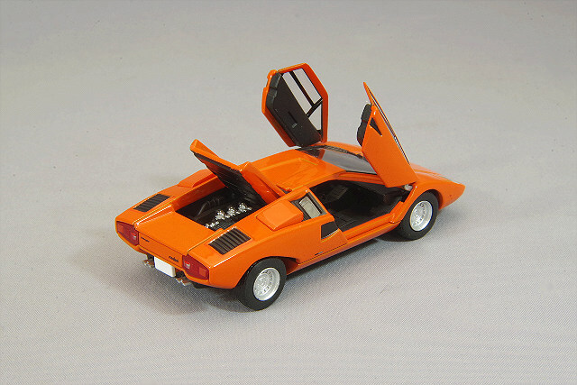 トミカリミテッドヴィンテージ NEO 1/64 ランボルギーニ カウンタック