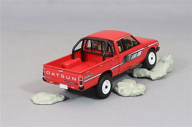 トミカリミテッドヴィンテージ NEO 1/64 ダットサン トラック 4WD