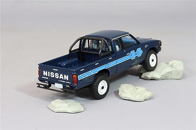 トミカリミテッドヴィンテージ NEO 1/64 日産 トラック 4x4 キング