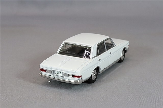 トミカリミテッドヴィンテージ NEO 1/64 日産 プレジデント 大都会