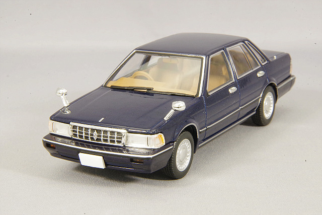 トミカリミテッドヴィンテージNEO43 1/43 日産 セドリック セダン V30E