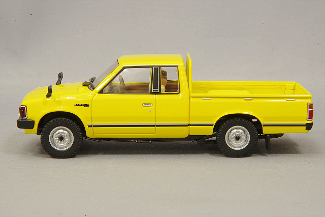トミカリミテッドヴィンテージNEO 1/43 ダットサン トラック キング