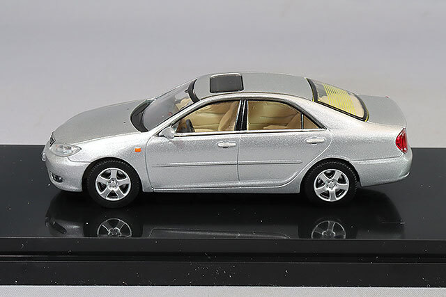 MODEL1 (モデルワン) 1/64 トヨタ カムリ XV30 シルバーメタリック 左