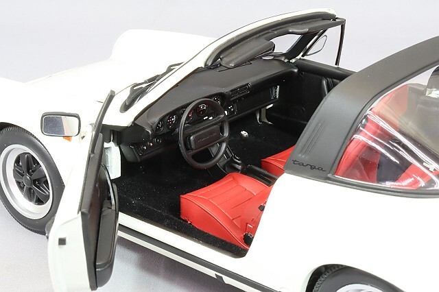 ミニチャンプス 1/18 ポルシェ 911 カレラ 3.2 タルガ 1983 ホワイト