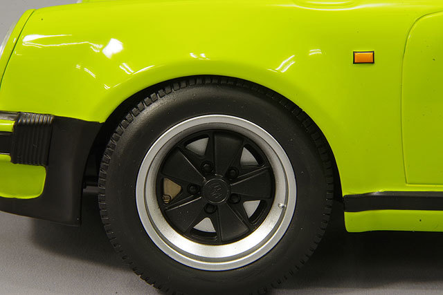 ミニチャンプス 1/12 ポルシェ 911 ターボ 1977 ライトグリーン