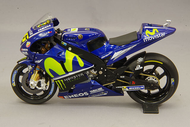 ミニチャンプス 1/18 ヤマハ YZR-M1