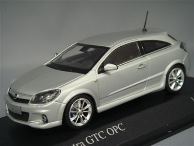 ミニチャンプス 1/43 オペル アストラ GTC OPC 2006 シルバー