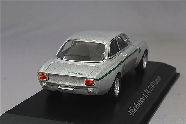 マキシチャンプス 1/43 アルファロメオ GTA 1300 ジュニア 1968 シルバー
