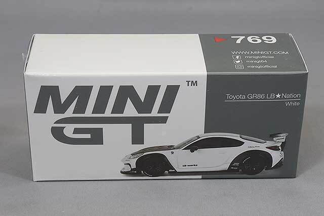 TSM ミニGT 1/64 トヨタ GR86 LB-Nation ホワイト 左ハンドル