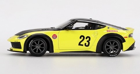 TSM ミニGT 1/64 日産 Z LB-NATION WORKS イカズチイエロー (右