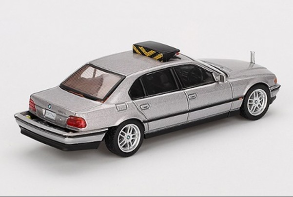 BMW特注００７　ＢＭＷ７５０IL　 1/24 　限定品　中古品 BMW特注007 BMW750IL 1/24 限定品 中古品 - メルカリ