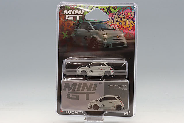TSM ミニGT 1/64 アバルト 595 LB-WORKS x Abas Works Fighters (左