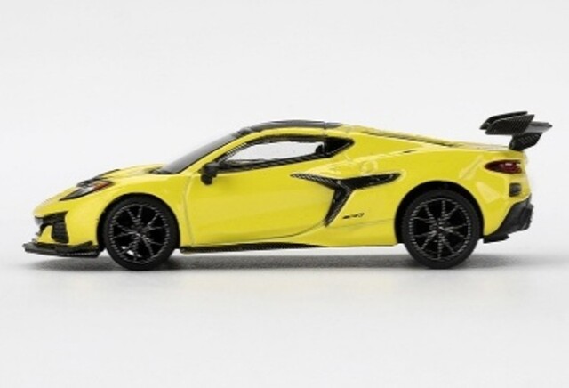 TSM ミニGT 1/64 シボレー コルベット ZR1 アクセラレートイエロー 左