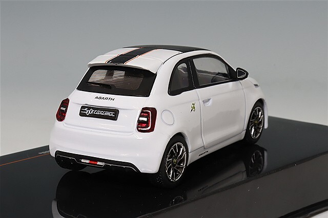 MCG /イクソ 1/18 アバルト 500e 2024 (ホワイト) 国内在庫品】IXO 1/18 フィアット アバルト 500e 2024 ホワイト