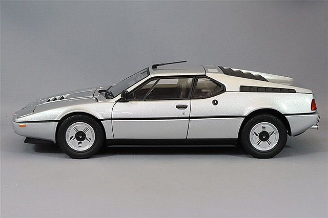 ノレブ　1/18 BMW M1 1/18 Norev BMW M1 (Black) Diecast Car Model - LIVECARMODEL.com