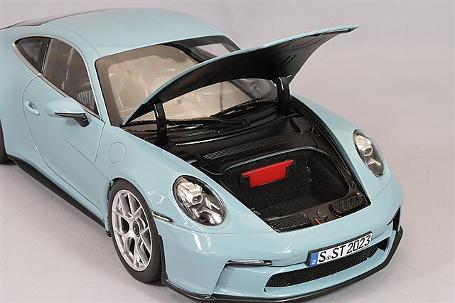 ノレブ 1/18 ポルシェ 911 S/T 2023 マイセンブルー