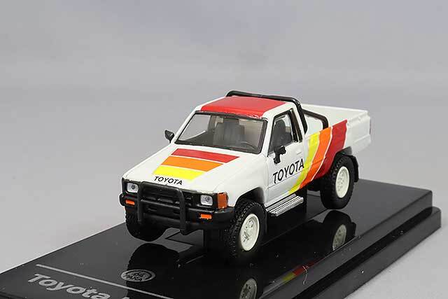 PARA64 1/64 トヨタ ハイラックス シングルキャブ 1984 TRD Ironman 左