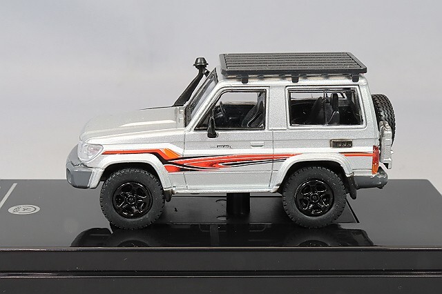 PARA64 1/64 トヨタ ランドクルーザー 71 2014 シルバー 右ハンドル
