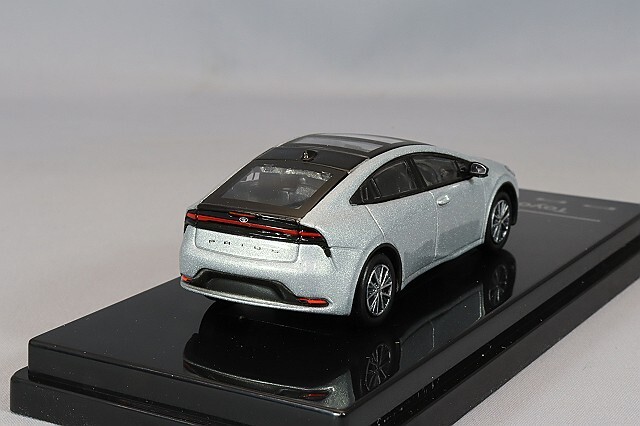 PARA64 1/64 トヨタ プリウス 2023 カッティングエッジシルバー 右ハンドル