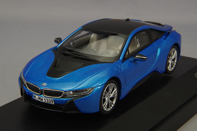パラゴン 1/43 BMW i8 左ハンドル プロトニックブルー/フローズン