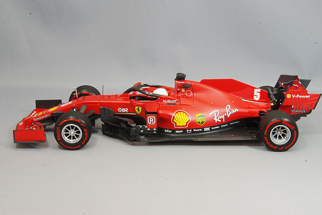 F1 スクーデリア フェラーリ ミニ跳ね馬マーク 黒 ジャンパー