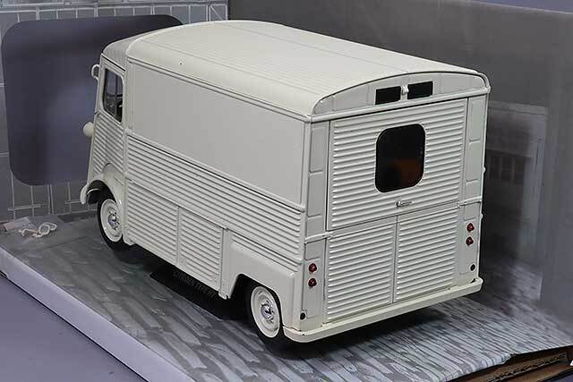 ソリド 1/18 シトロエン タイプ HY 1969 ベージュ