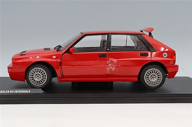 ソリド 1/18 ランチア デルタ HF インテグラーレ エディツィオーネ
