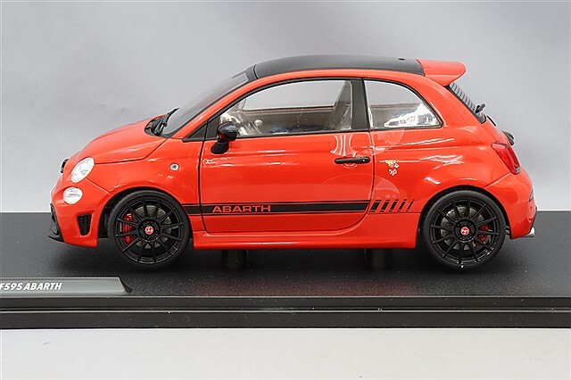ソリド 1/18 フィアット F595 アバルト 2022 レッド