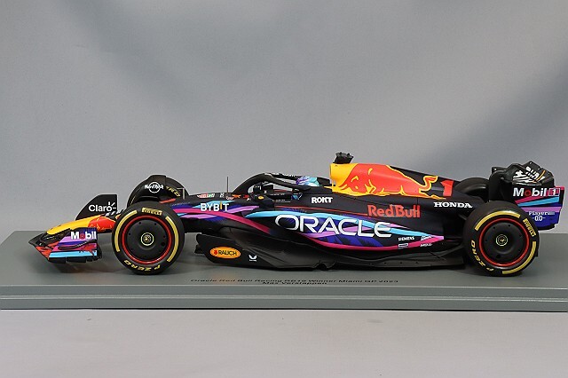 レッドブルRB19マイアミGP仕様　スパーク1/18モデル　フェルスタッペン スパーク 1/18 オラクル レッドブル RB19 2023 F1 マイアミGP