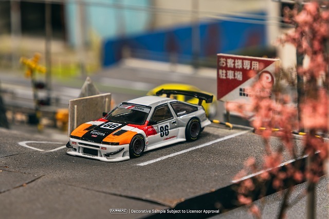 Tarmac 1/64 トヨタ スプリンター トレノ AE86 ワイドボディ TRD