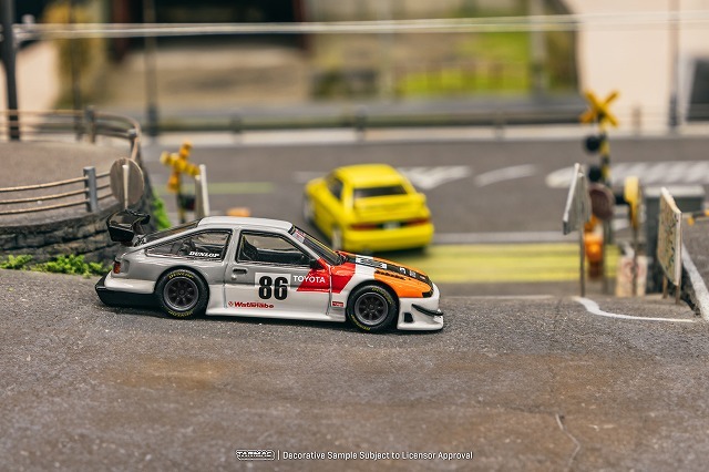 Tarmac 1/64 トヨタ スプリンター トレノ AE86 ワイドボディ TRD