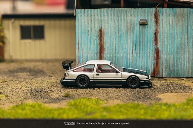 Tarmac 1/64 トヨタ スプリンター トレノ AE86 ワイドボディ by