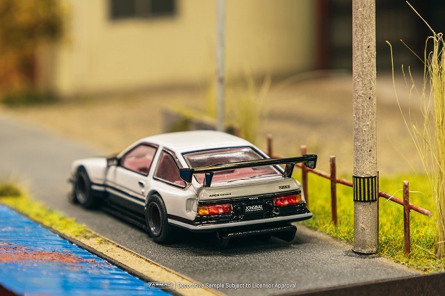 Tarmac 1/64 トヨタ スプリンター トレノ AE86 ワイドボディ by