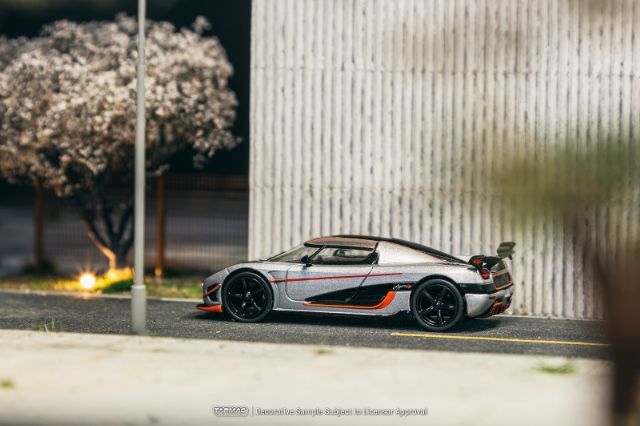 Tarmac 1/64 ケーニグセグ アゲーラ RS ムーンシルバー/ブラック